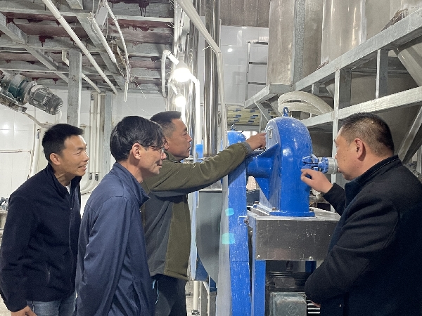市农科中心科技特派员赴临桂区干米粉加工企业开展科技服务