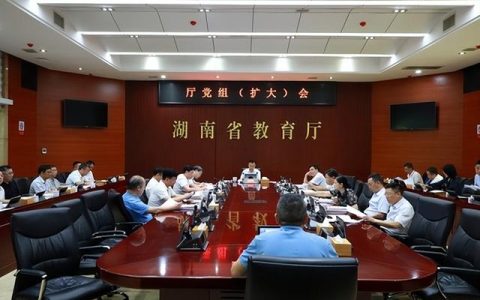 省教育厅研究部署加强普通高校教材管理、规范民办大中专院校收费行为等工作