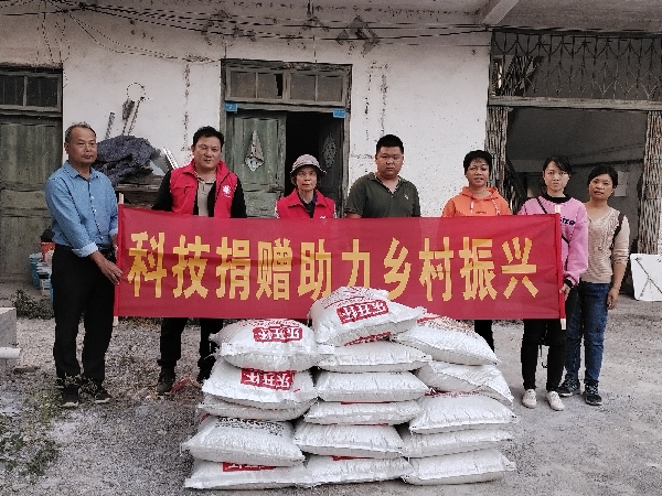 桂林市农科中心乡村科技特派员（恭城服务团）联合恭城县科技局乡村科技特派员开展秋收冬种科技服务活动