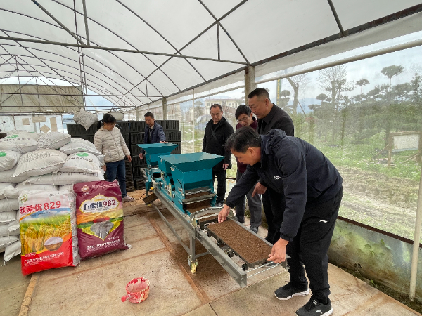 农科中心科技人员赴灌阳县开展春耕生产调研和科技服务活动