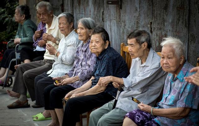 家庭养老的操作方式(居家养老落地方案)收藏（居家养老服务操作方案）