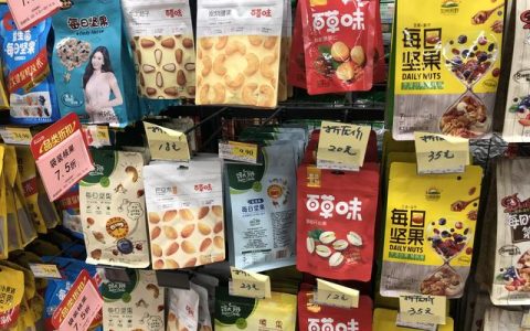 休闲食品半年报｜三只松鼠被超越，线下分销初见成效（三只松鼠今年销售破百亿,再次刷新休闲零食品牌新纪录）